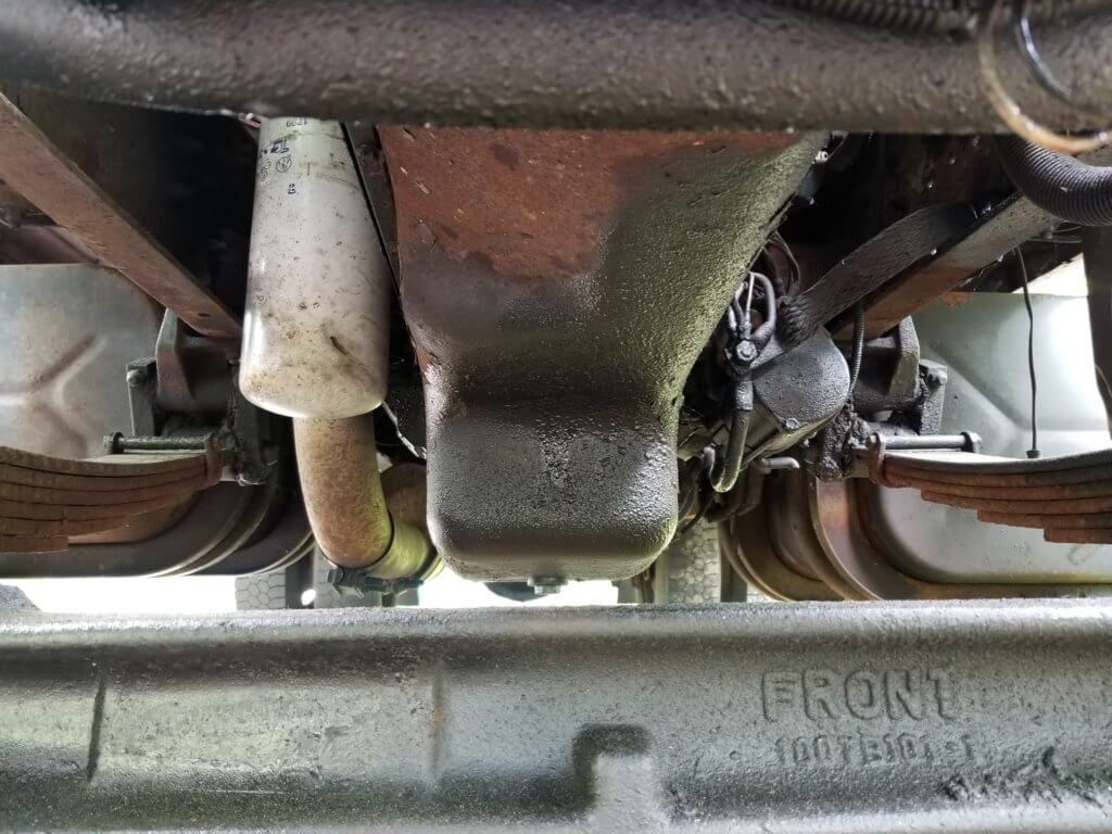 Engine oil pan drain plug